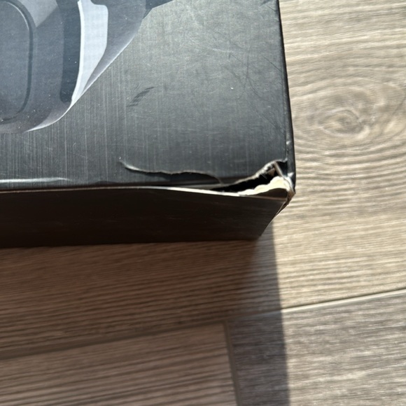 Black Virtual Reality Headset - Picture 3 of 8